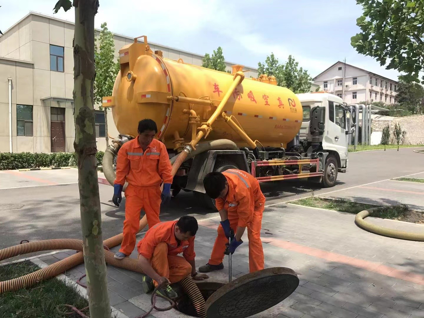 曲江化粪池清理与5-8吨吸粪车施工效率分析